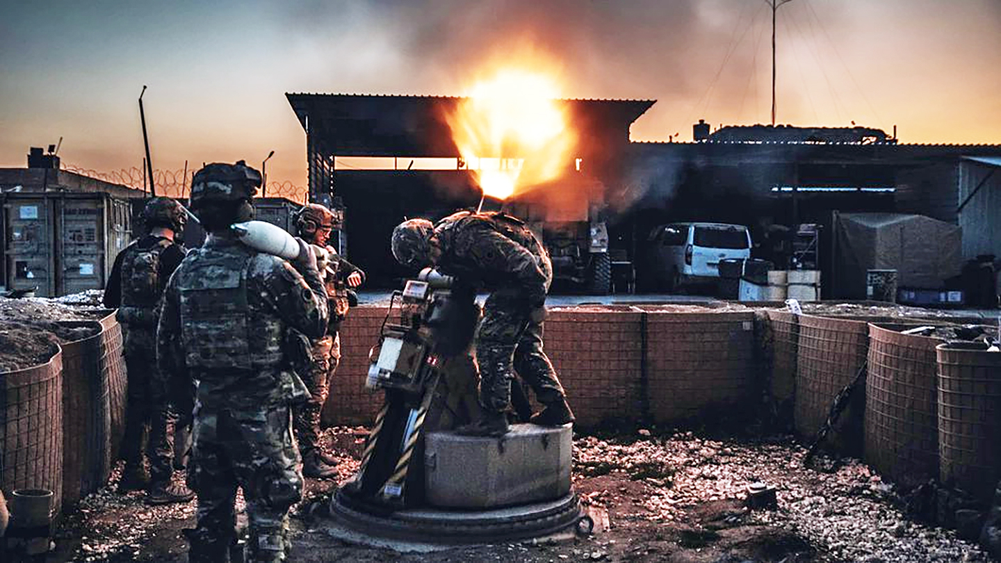 未来的砂浆炮塔在行动在叙利亚的美国特种部队基地